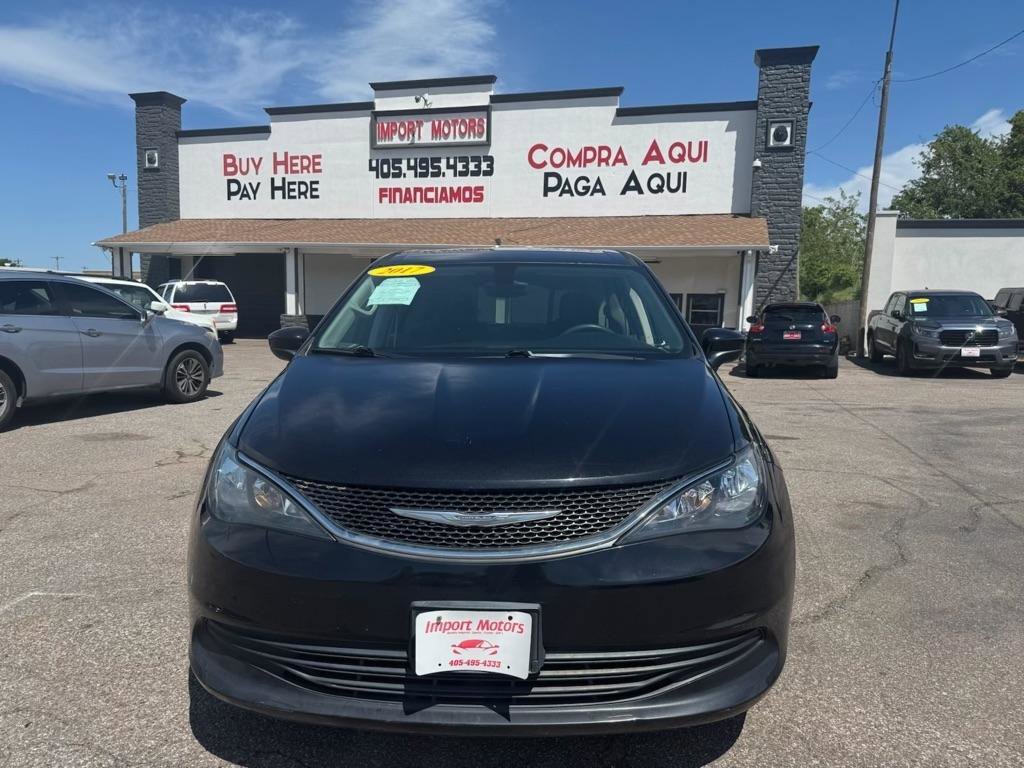 Used 2017 Chrysler Pacifica LX FWD image 2