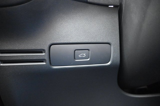 Used 2023 Volvo XC40 Recharge Plus AWD/4WD image 26