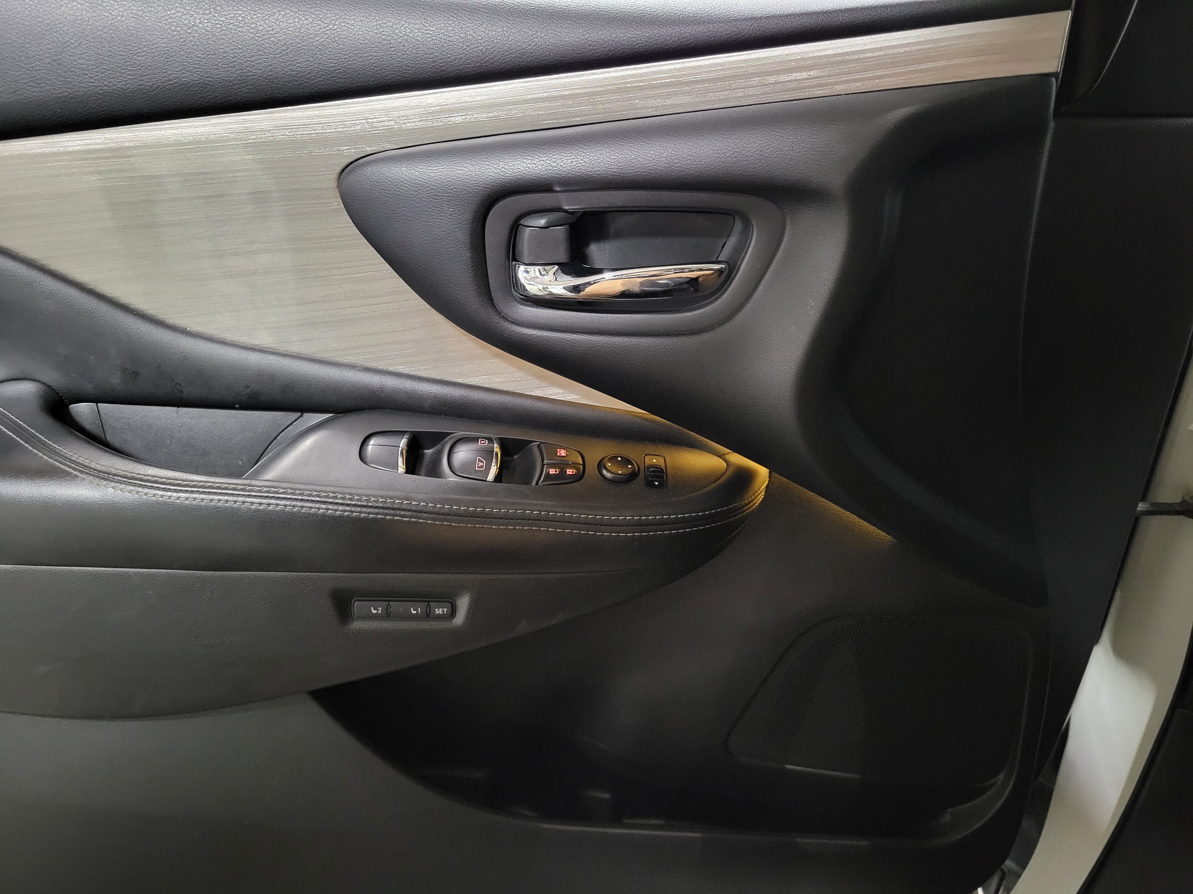 Used 2015 Nissan Murano Platinum w/ Platinum Technology Package FWD image 20