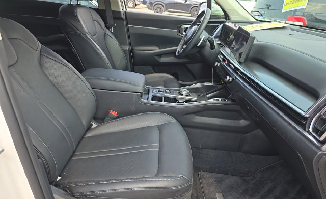 Used 2025 Kia Sorento EX AWD/4WD image 6