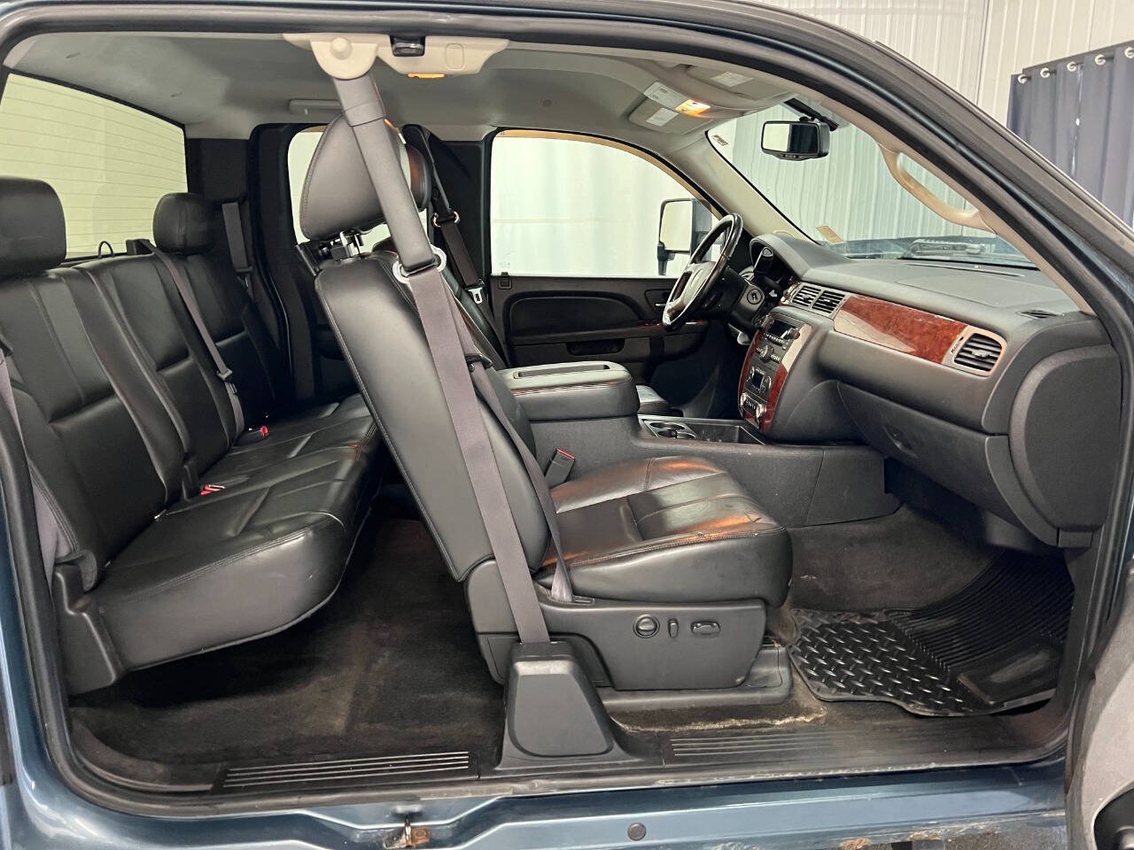 Used 2011 Chevrolet Silverado 2500 LTZ w/ LTZ Plus Package AWD/4WD image 10