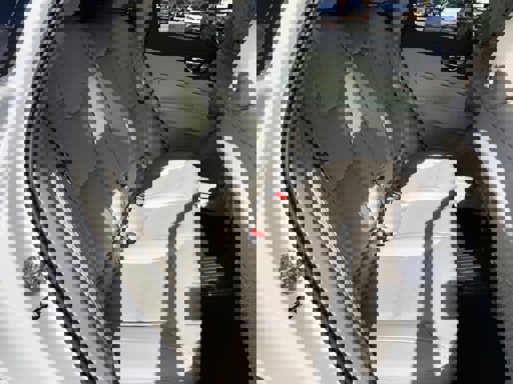 Used 2023 Volvo XC60 T8 Plus image 35