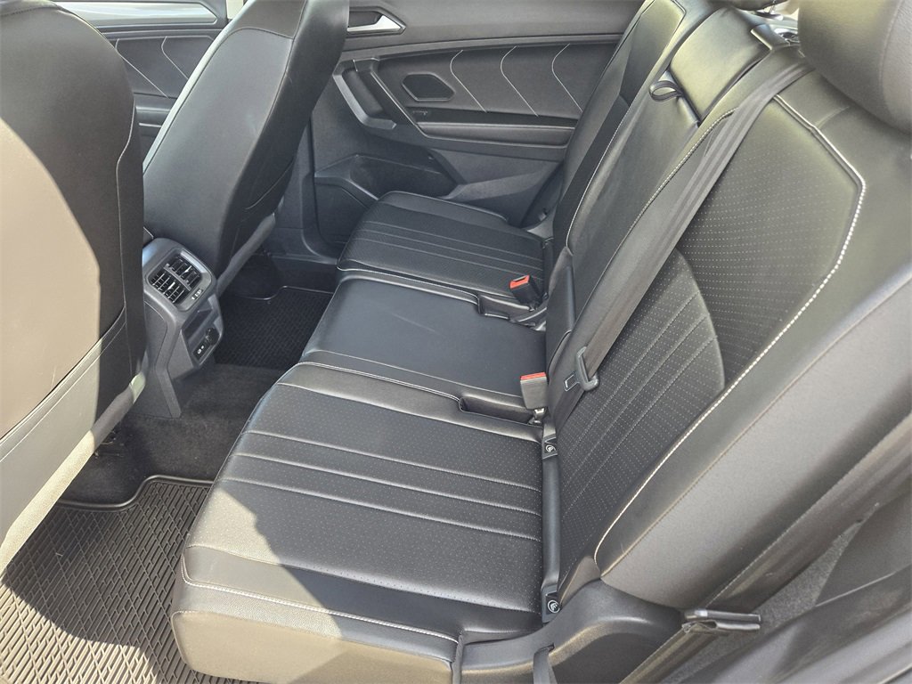 Used 2023 Volkswagen Tiguan SE w/ Panoramic Sunroof Package image 32