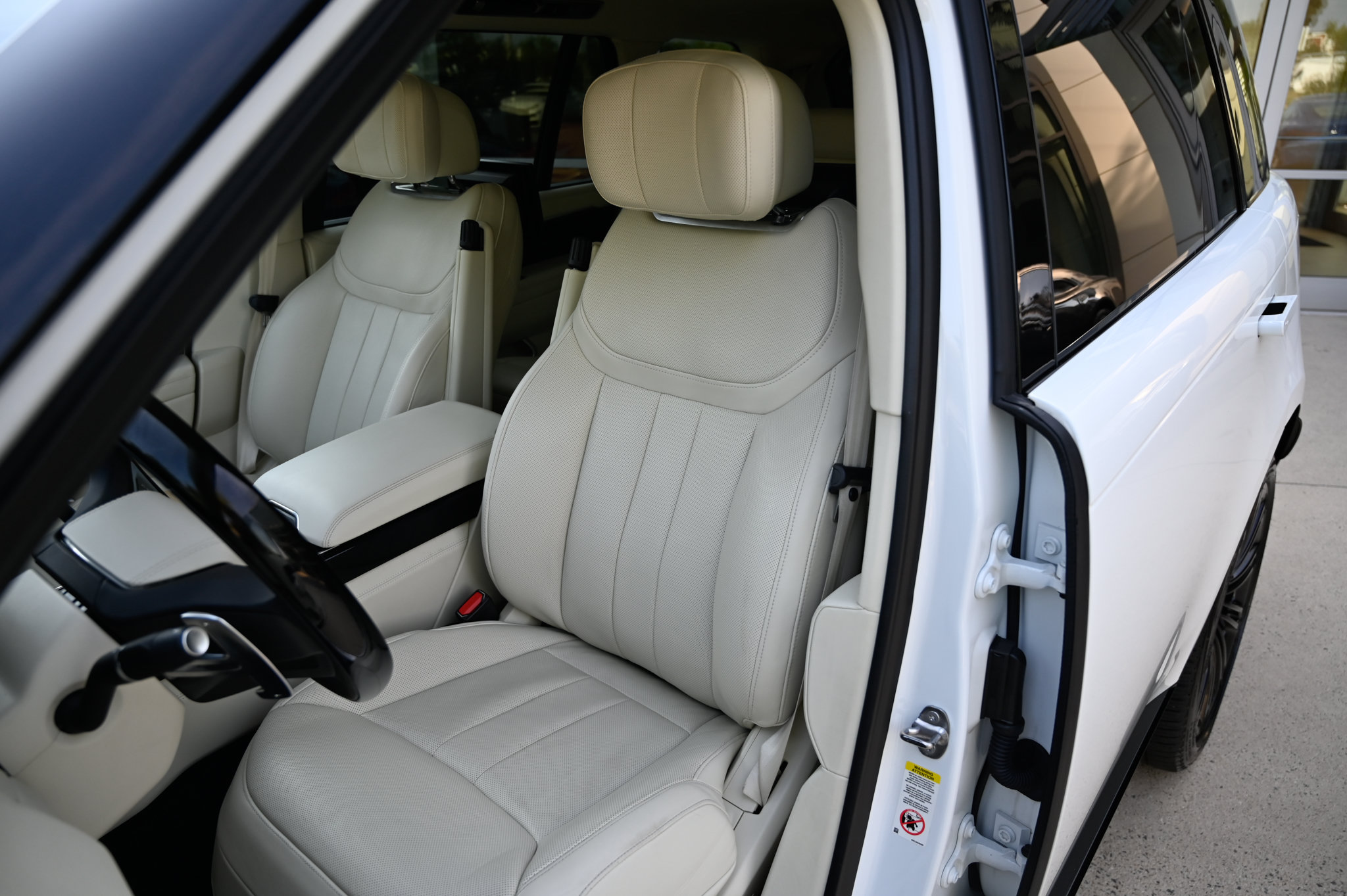 Used 2023 Land Rover Range Rover Long Wheelbase Autobiography AWD/4WD image 18