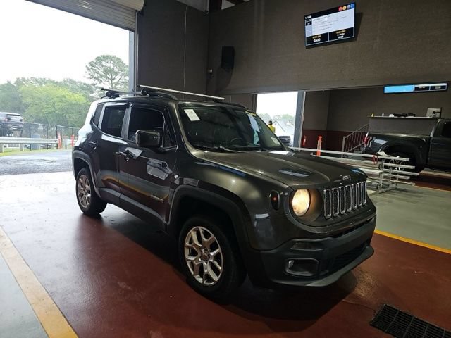 Used 2017 Jeep Renegade Latitude w/ Cold Weather Group AWD/4WD image 5