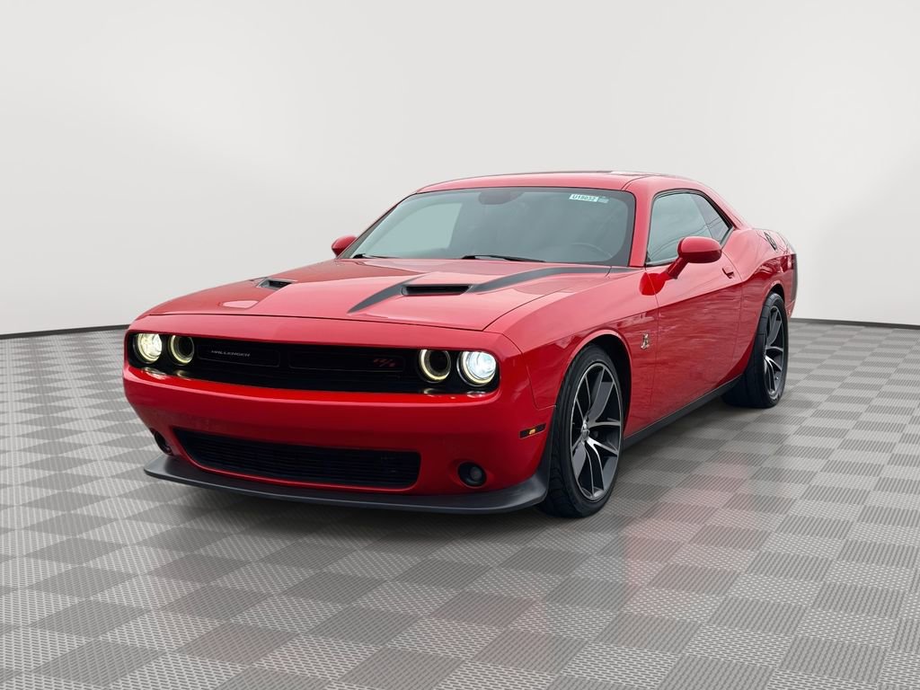 Used 2016 Dodge Challenger R/T Scat Pack w/ Leather Interior Group RWD image 3