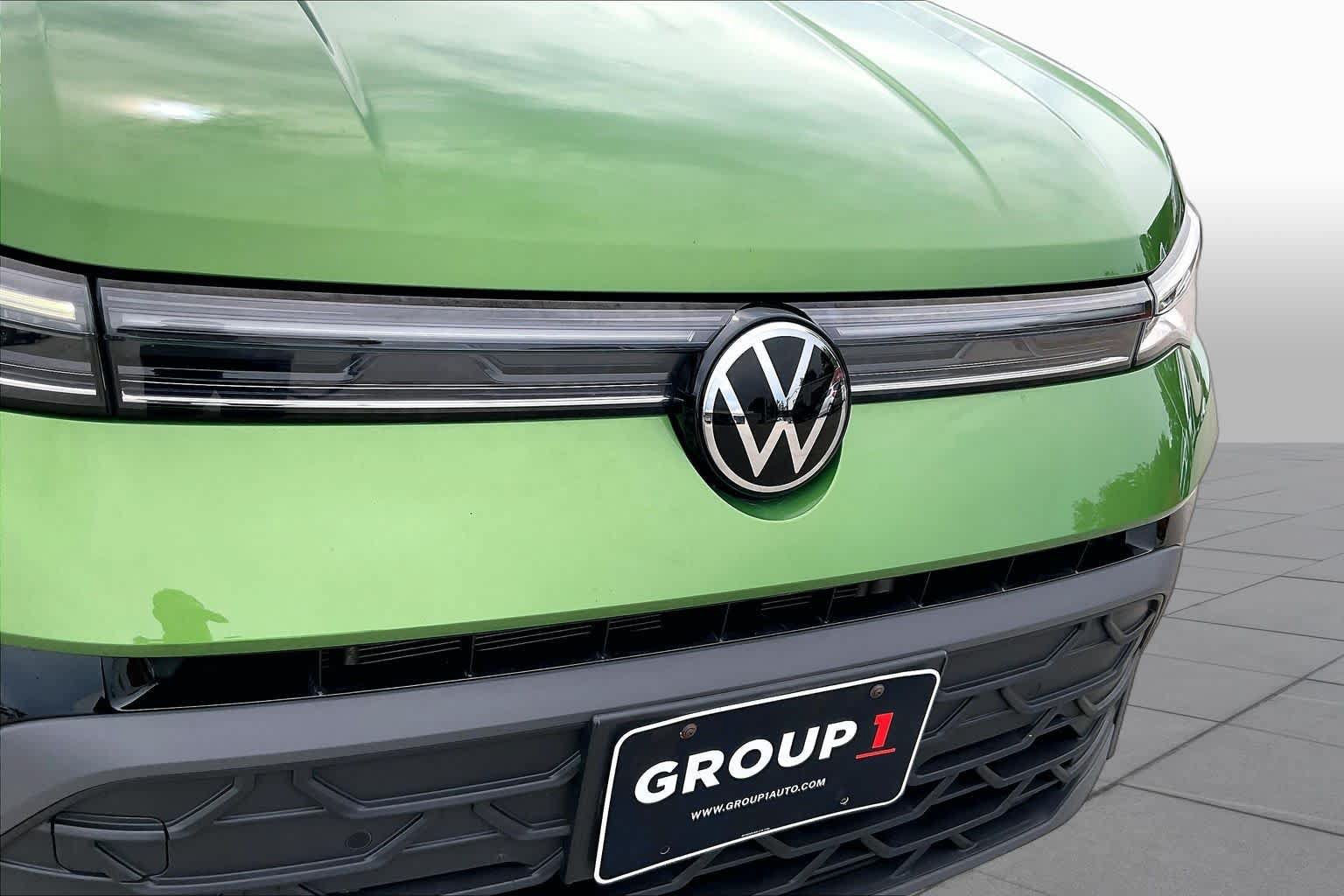 Used 2025 Volkswagen Taos SE FWD image 29