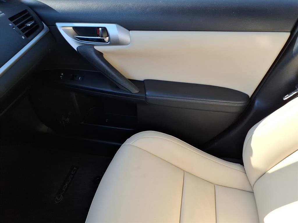 Used 2012 Lexus CT 200h Premium image 32
