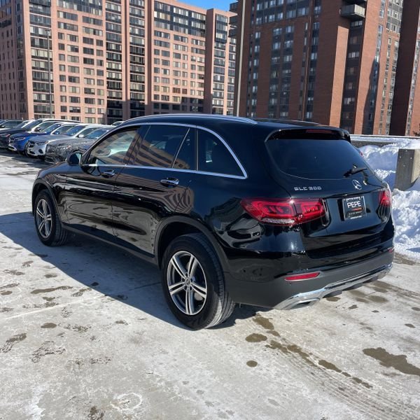 Used 2022 Mercedes-Benz GLC 300 4MATIC image 3