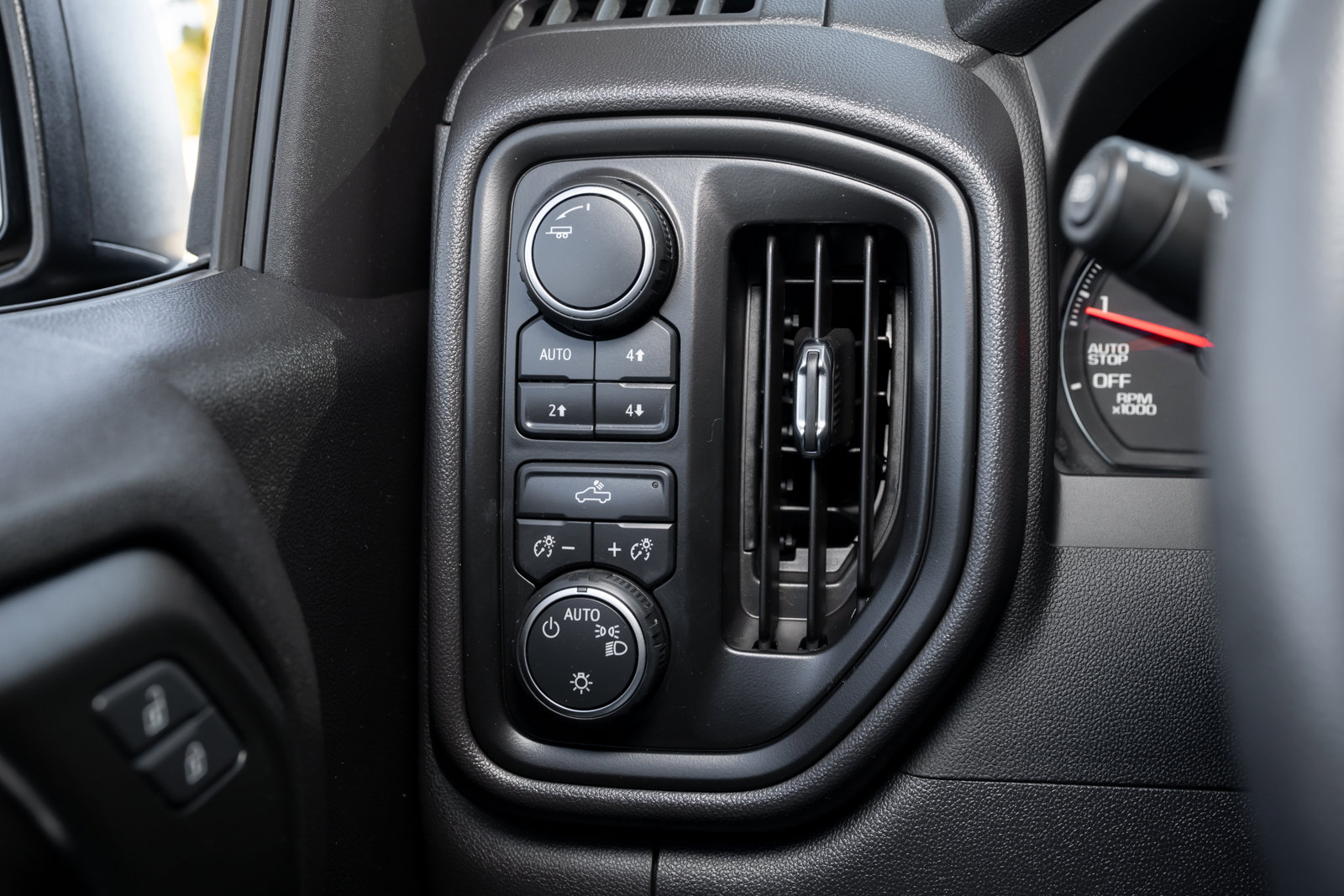 Used 2024 Chevrolet Silverado 1500 Custom Trail Boss image 32