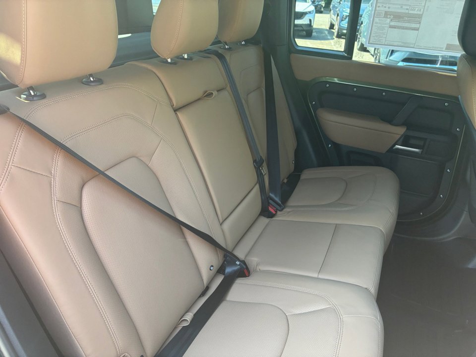 New 2026 Land Rover Defender 110 X-Dynamic SE AWD/4WD image 29