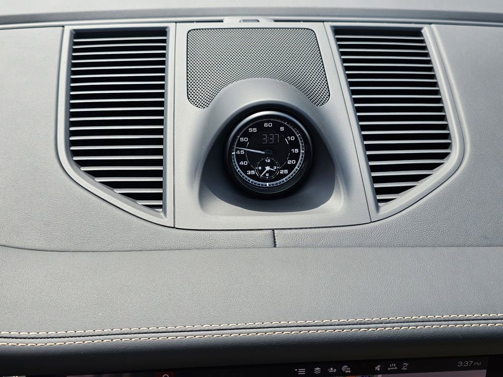 New 2025 Porsche Macan Turbo image 31