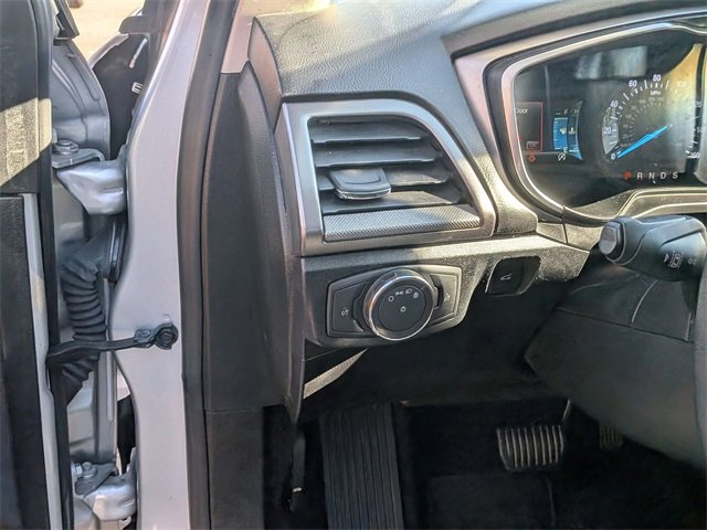 Used 2019 Ford Fusion SE image 15