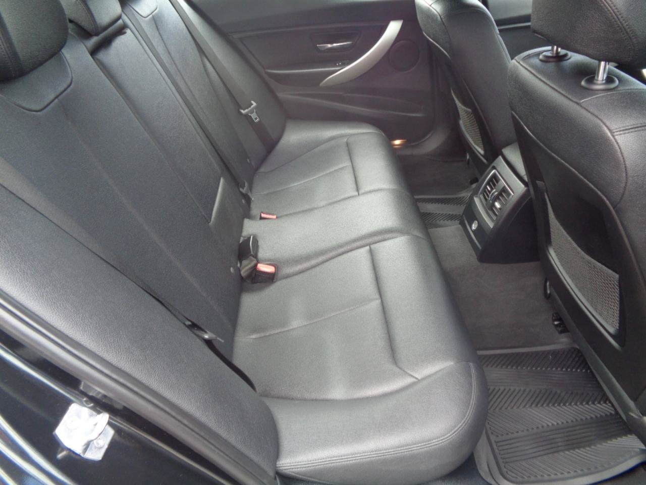 Used 2018 BMW 320i xDrive Sedan w/ Convenience Package AWD/4WD image 30