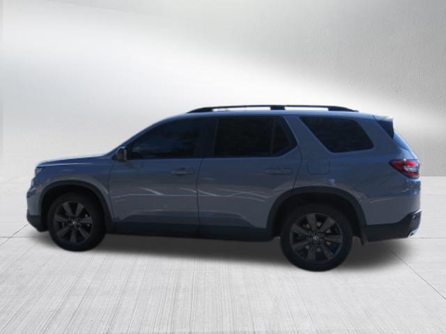 Used 2025 Honda Pilot Sport image 6