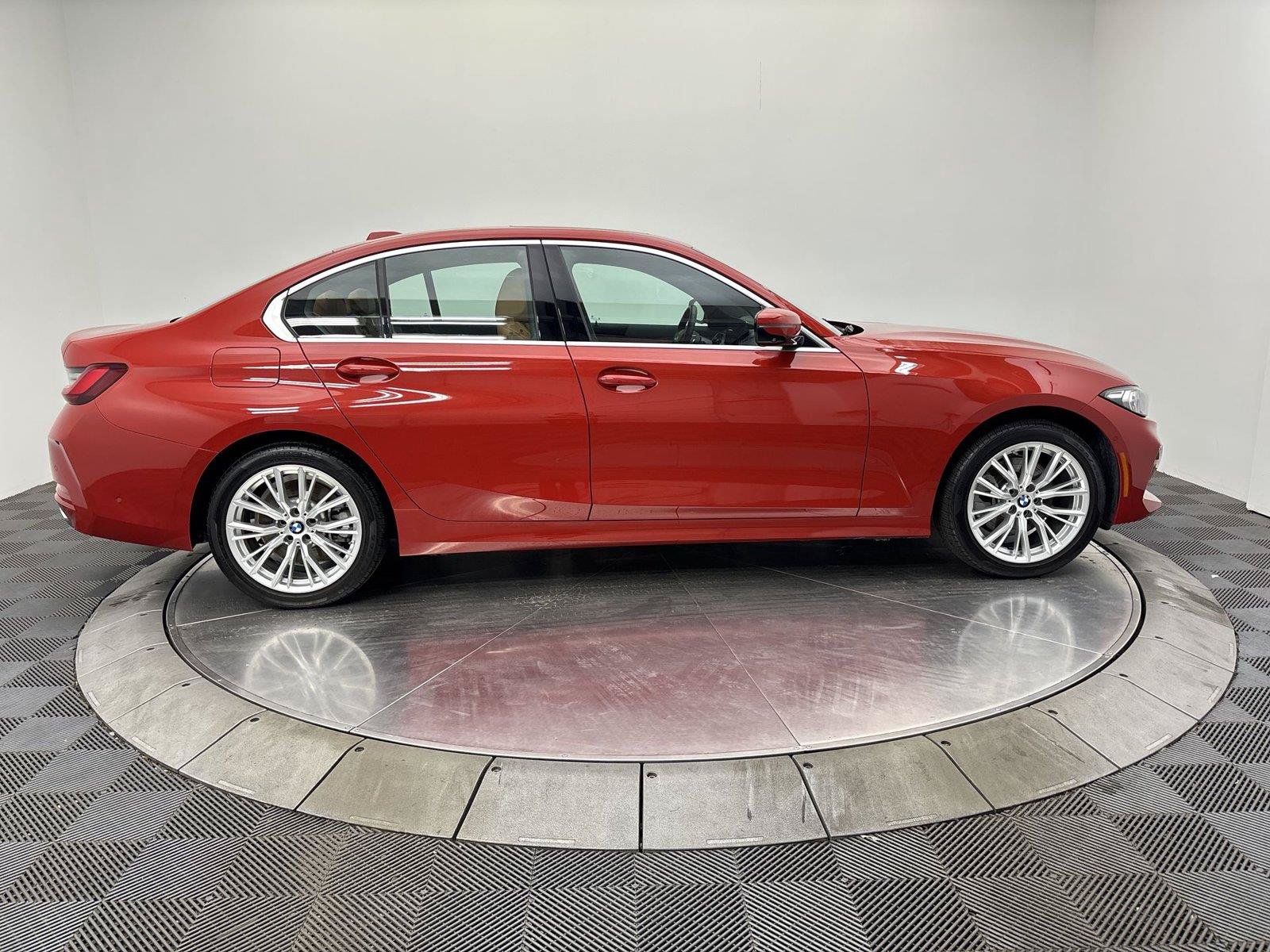 Used 2024 BMW 330i xDrive Sedan w/ Premium Package AWD/4WD image 17