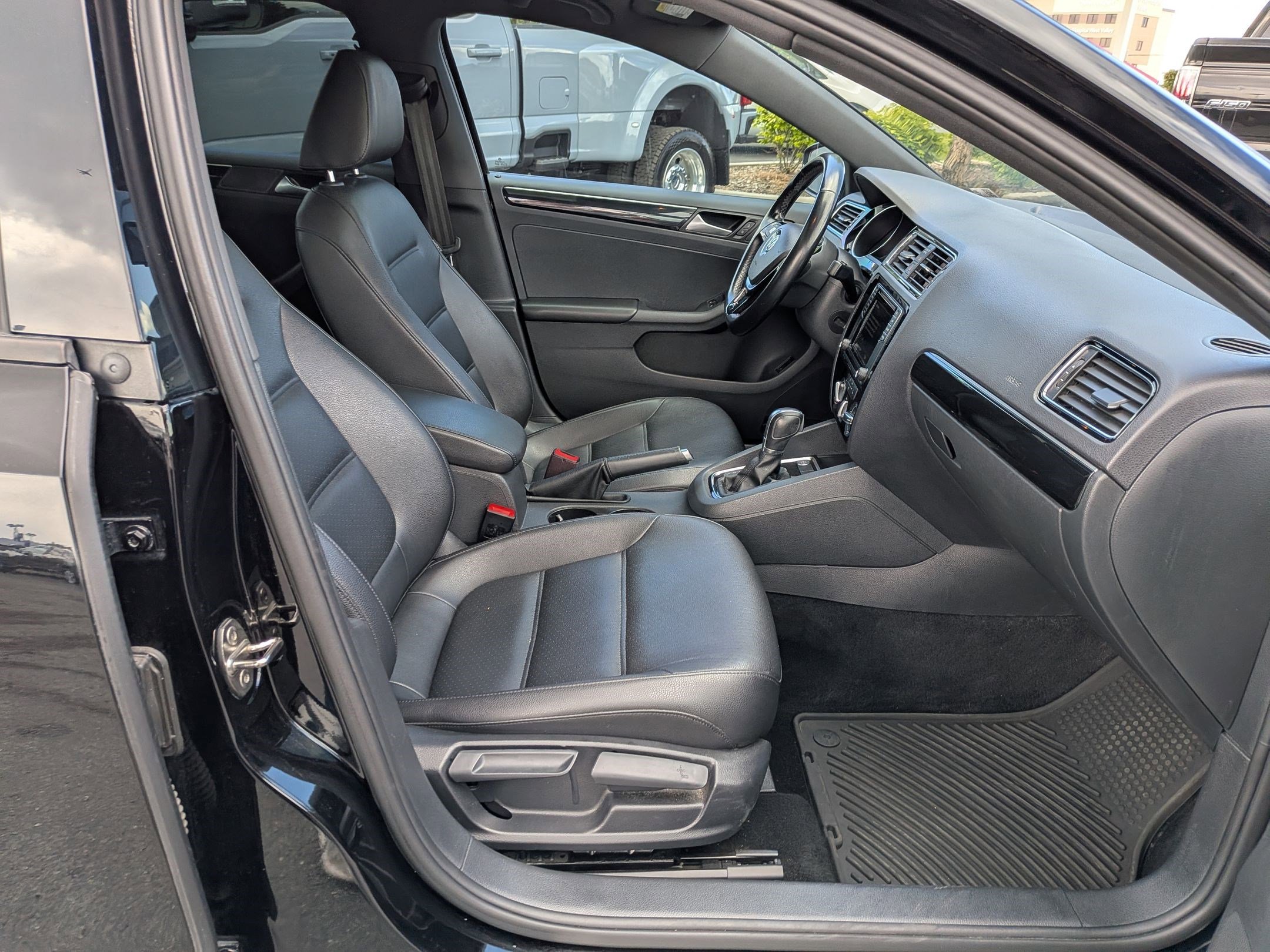 Used 2018 Volkswagen Jetta Sport FWD image 32