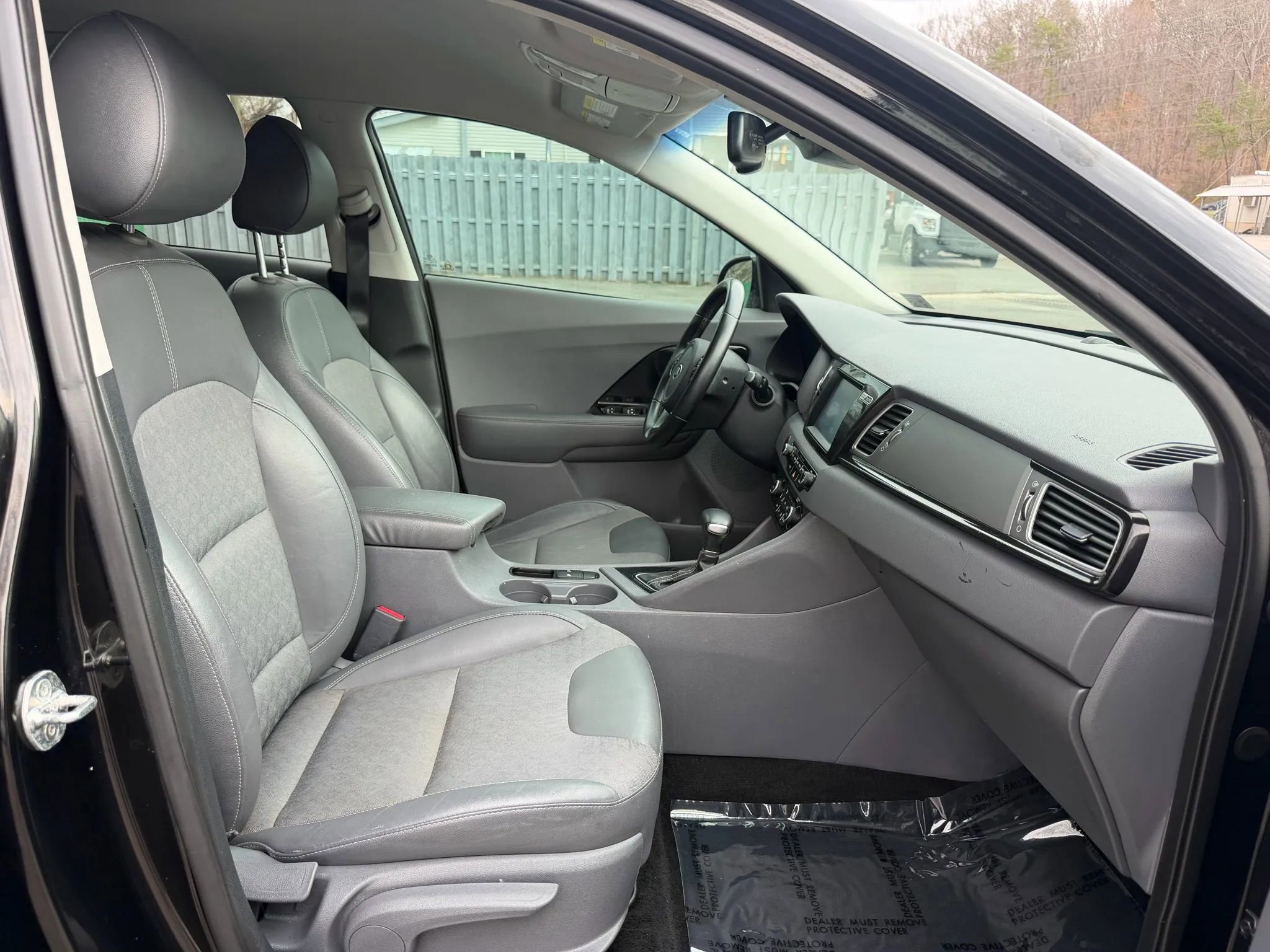 Used 2019 Kia Niro EX image 17