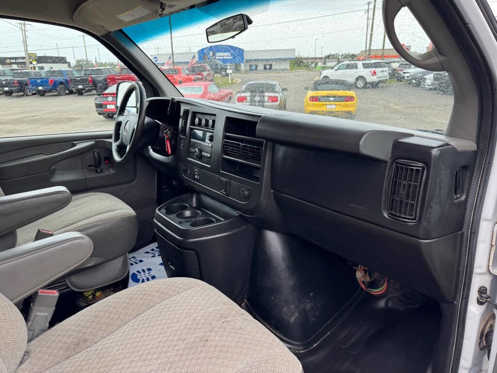 Used 2015 GMC Savana 2500 RWD image 48