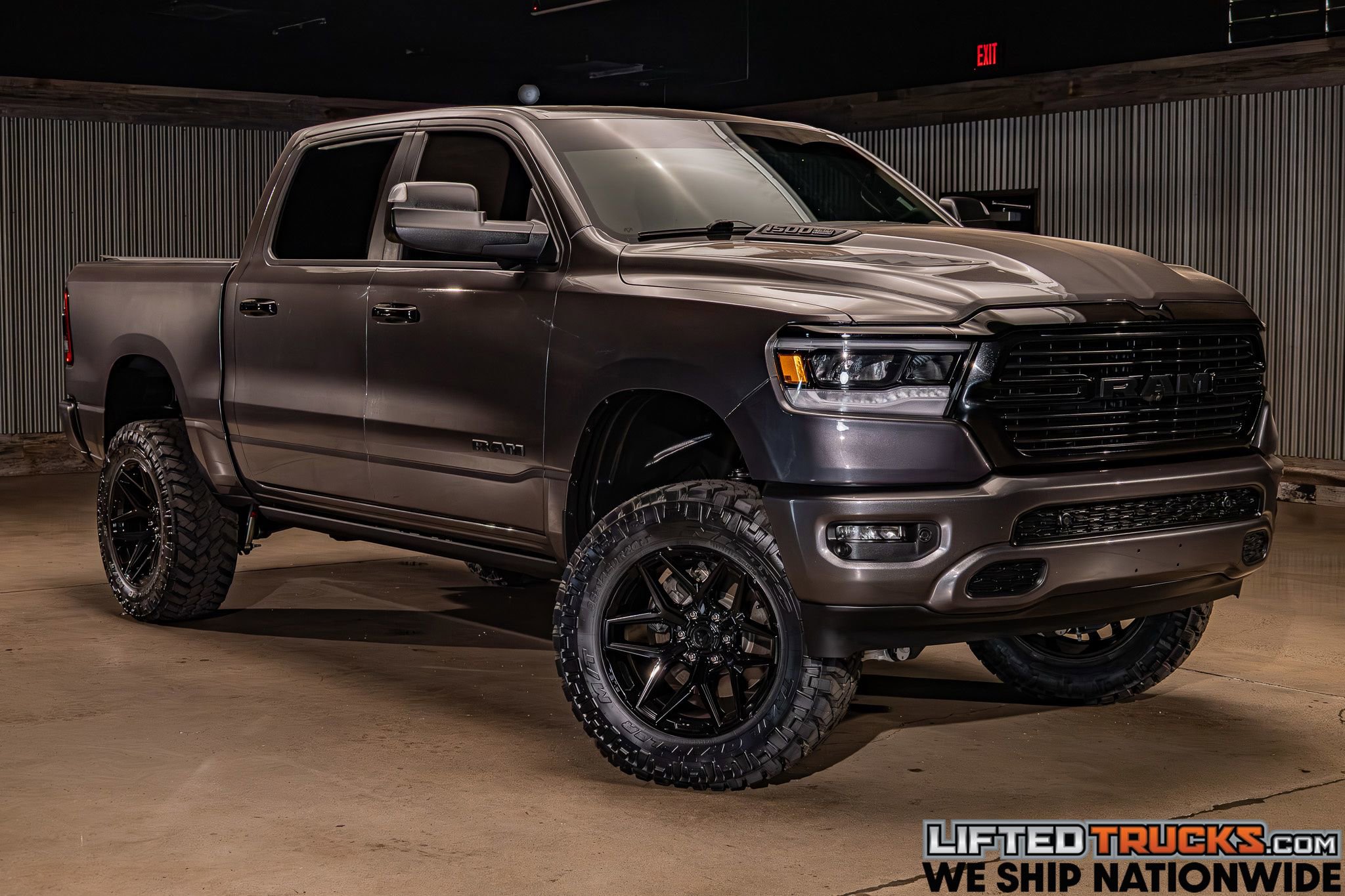 Used 2024 RAM 1500 Laramie AWD/4WD image 1