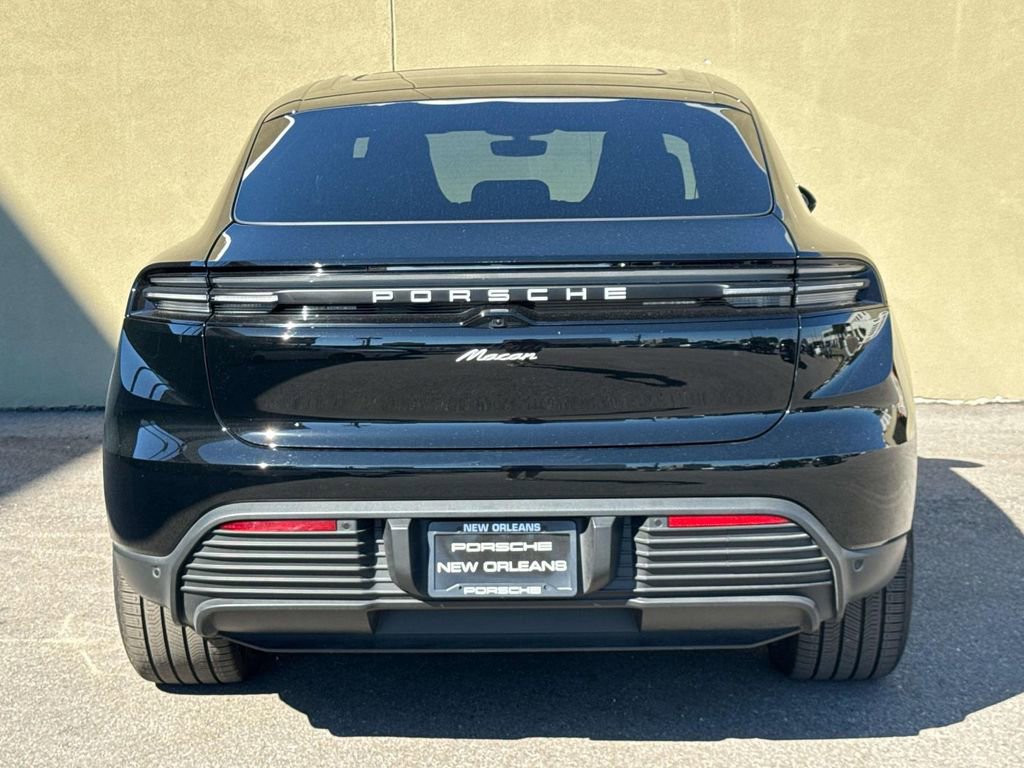 Certified 2025 Porsche Macan Electric image 12