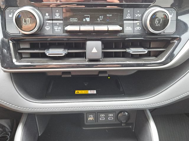 Used 2023 Toyota Highlander XLE FWD image 11
