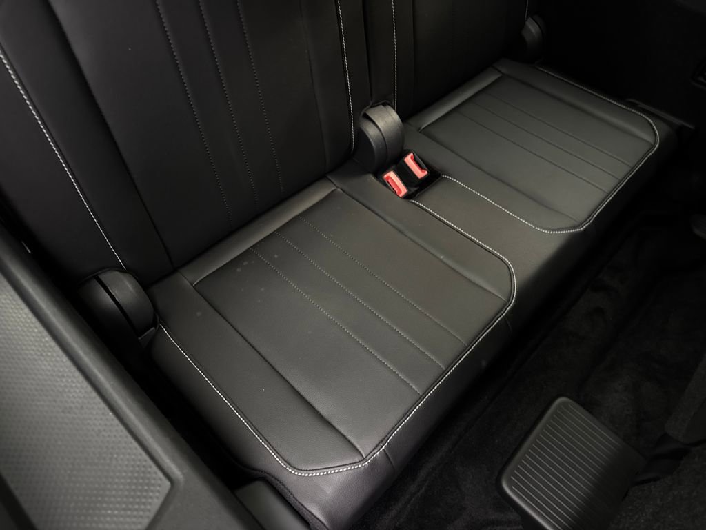 Used 2024 Volkswagen Tiguan SE FWD image 41