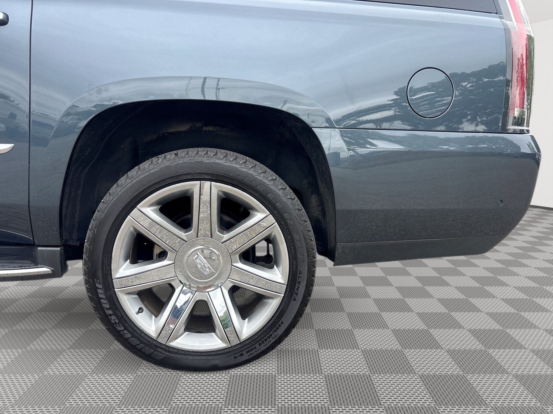 Used 2019 Cadillac Escalade ESV Luxury AWD/4WD image 29