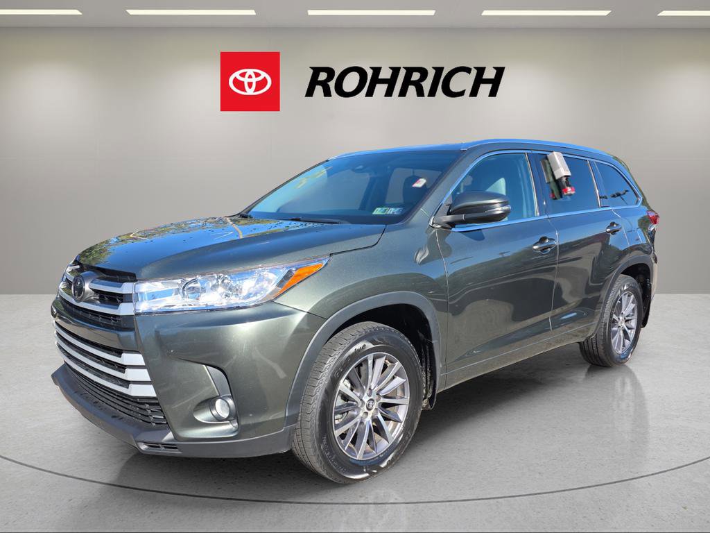 Used 2017 Toyota Highlander XLE w/ Carpet Mat Package AWD/4WD image 1