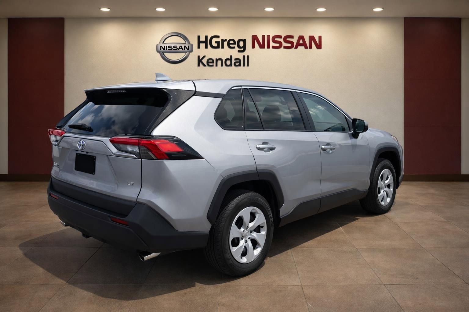 Used 2024 Toyota RAV4 LE FWD image 4
