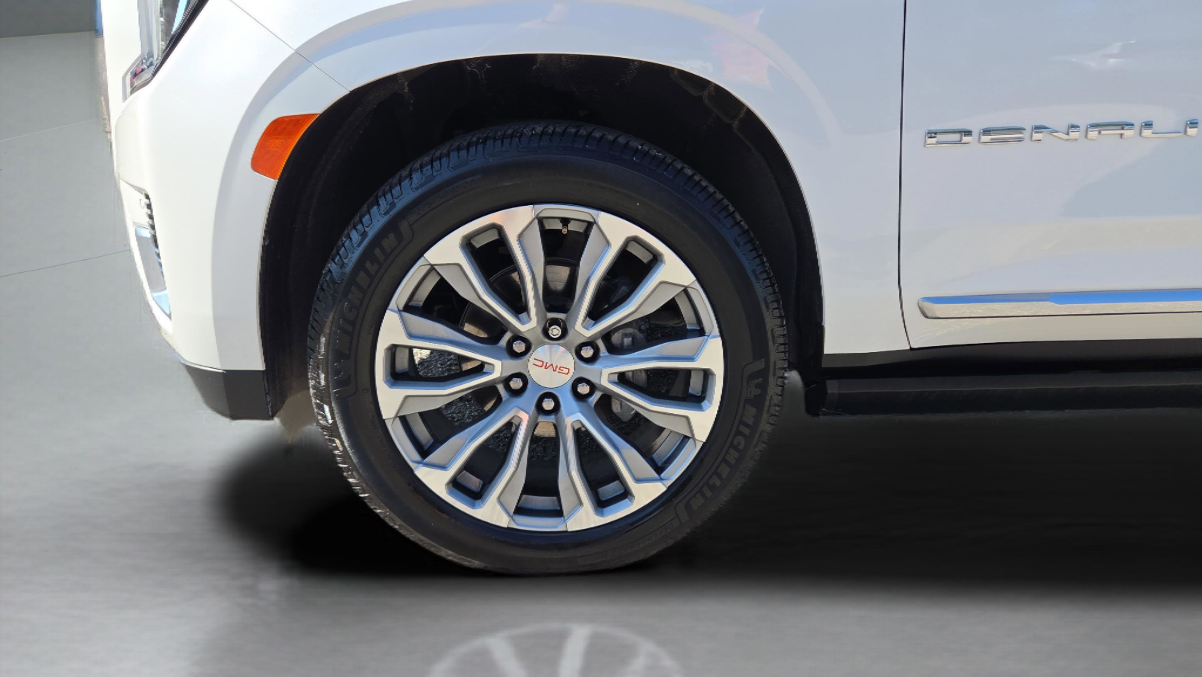 Used 2021 GMC Yukon Denali w/ Denali Premium Package RWD image 30