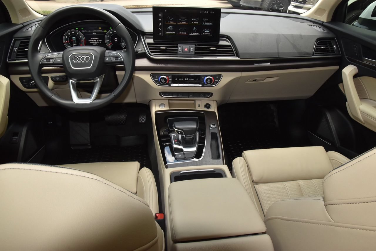 Used 2022 Audi Q5 2.0T Premium Plus w/ Premium Plus Package AWD/4WD image 16