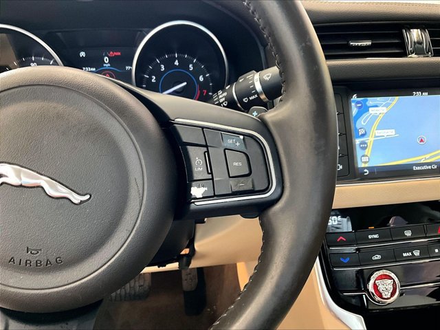 Used 2018 Jaguar XF Premium RWD image 19