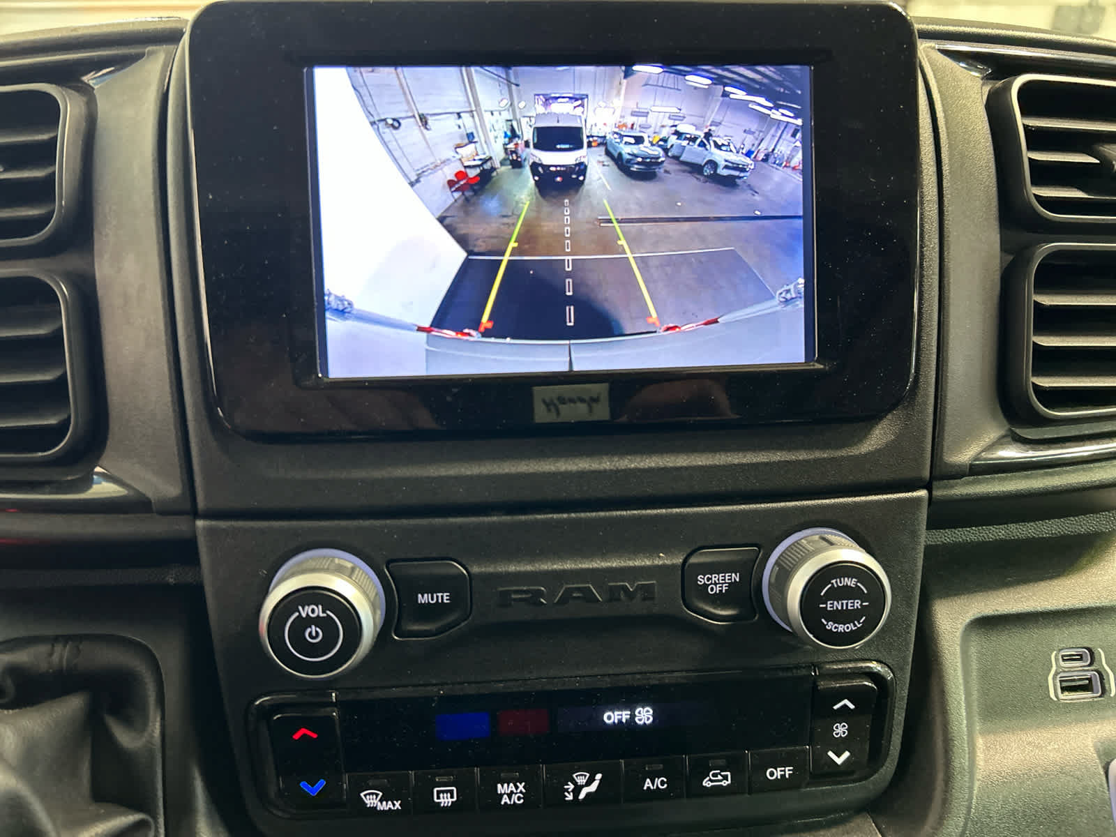 Used 2024 RAM ProMaster 2500 w/ Convenience Group FWD image 5