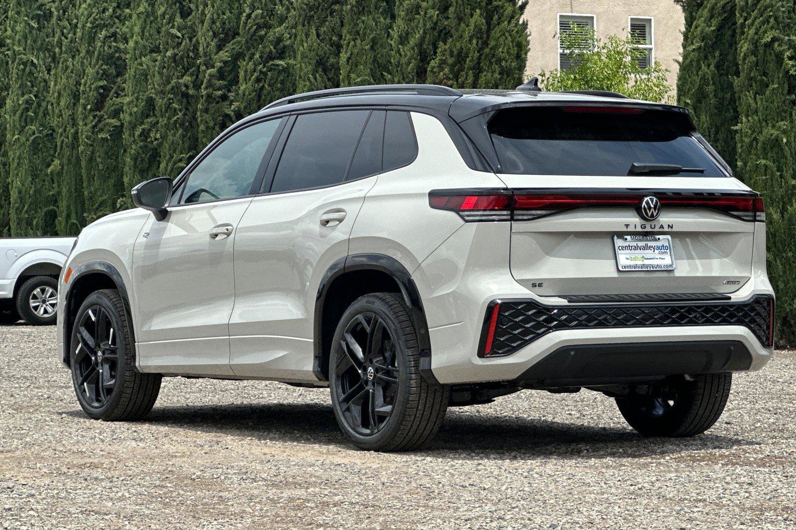 New 2026 Volkswagen Tiguan SE R-Line AWD/4WD image 5