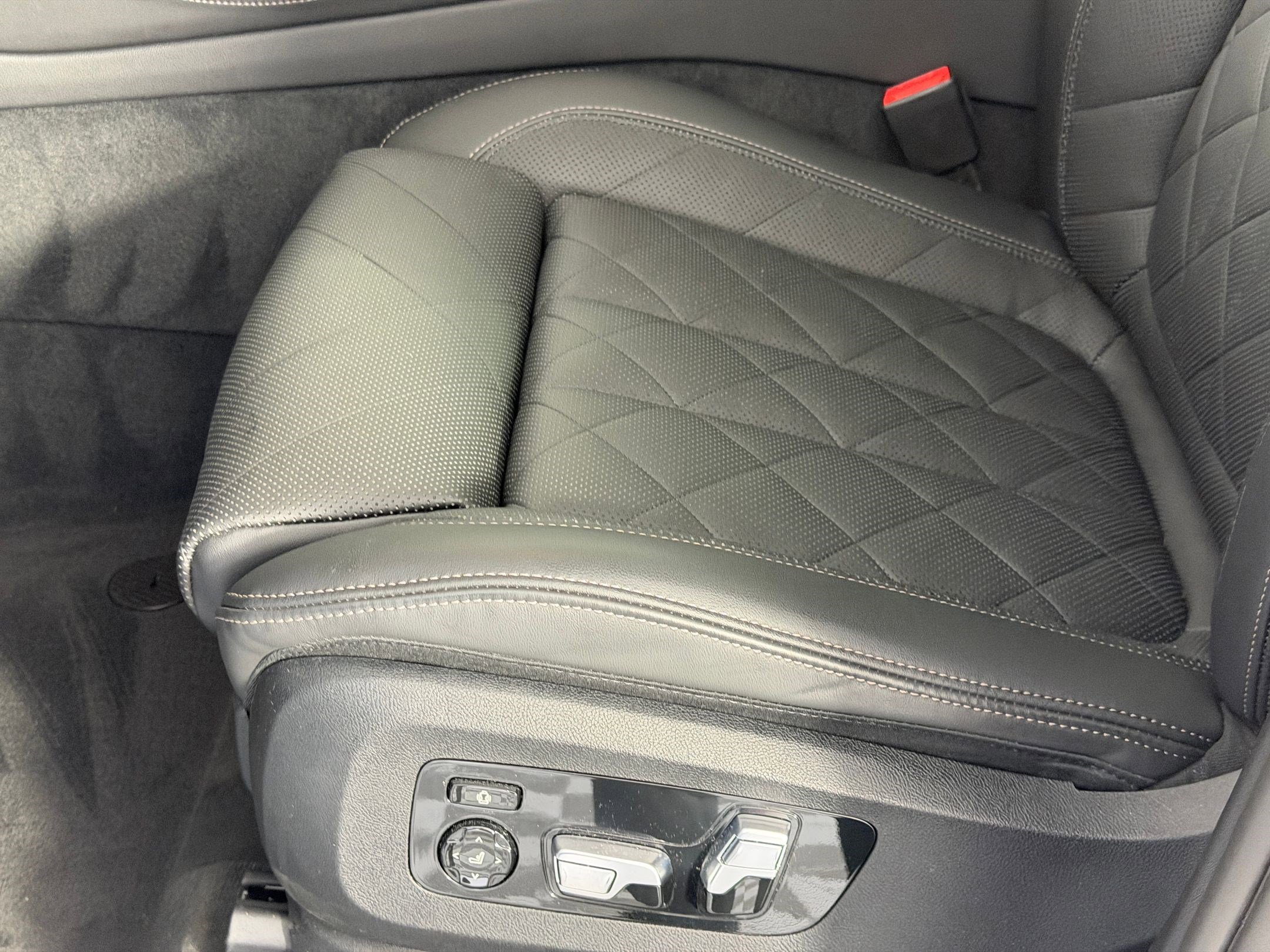 Used 2024 BMW X5 sDrive40i w/ M Sport Package RWD image 13