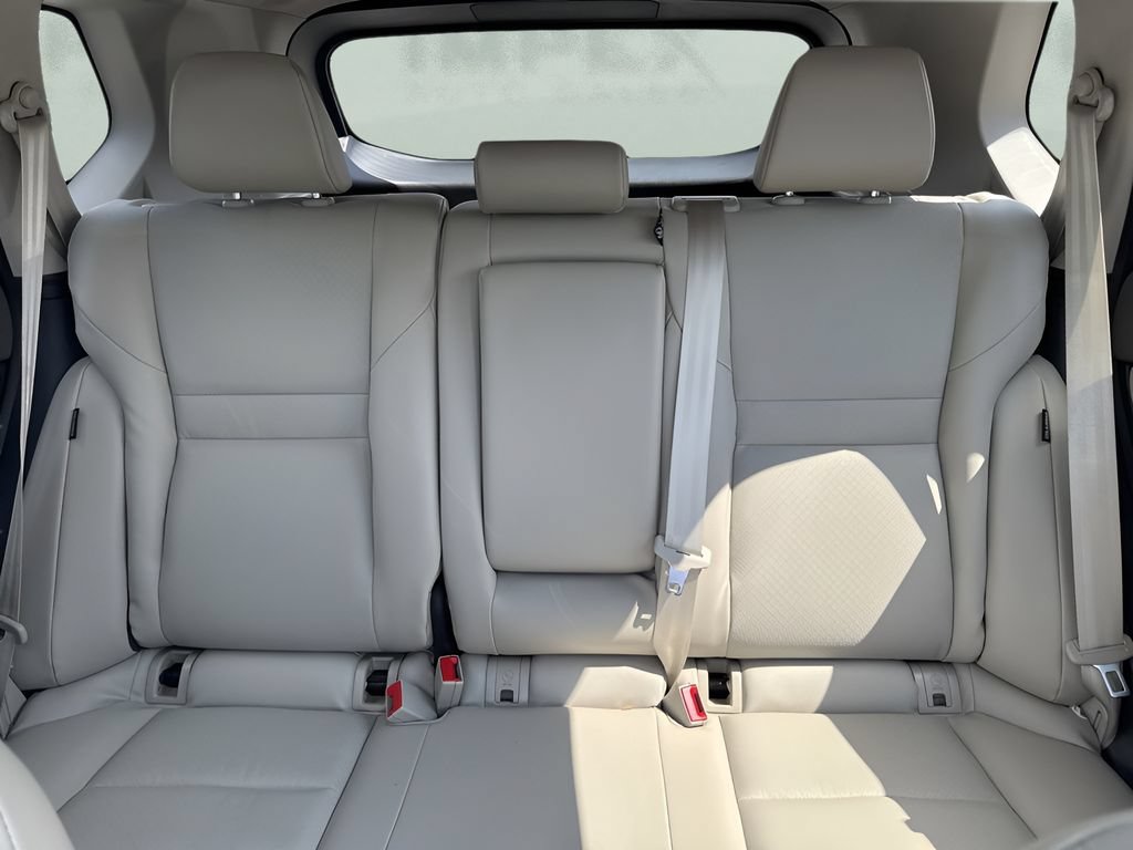 Used 2024 Nissan Rogue SV w/ SV Premium Package AWD/4WD image 12