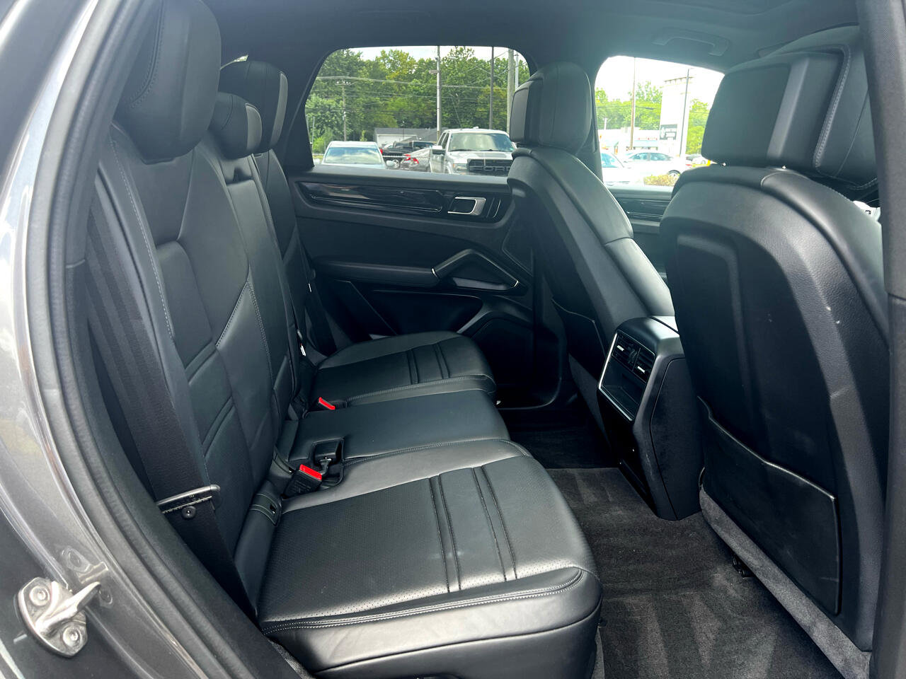 Used 2021 Porsche Cayenne image 27