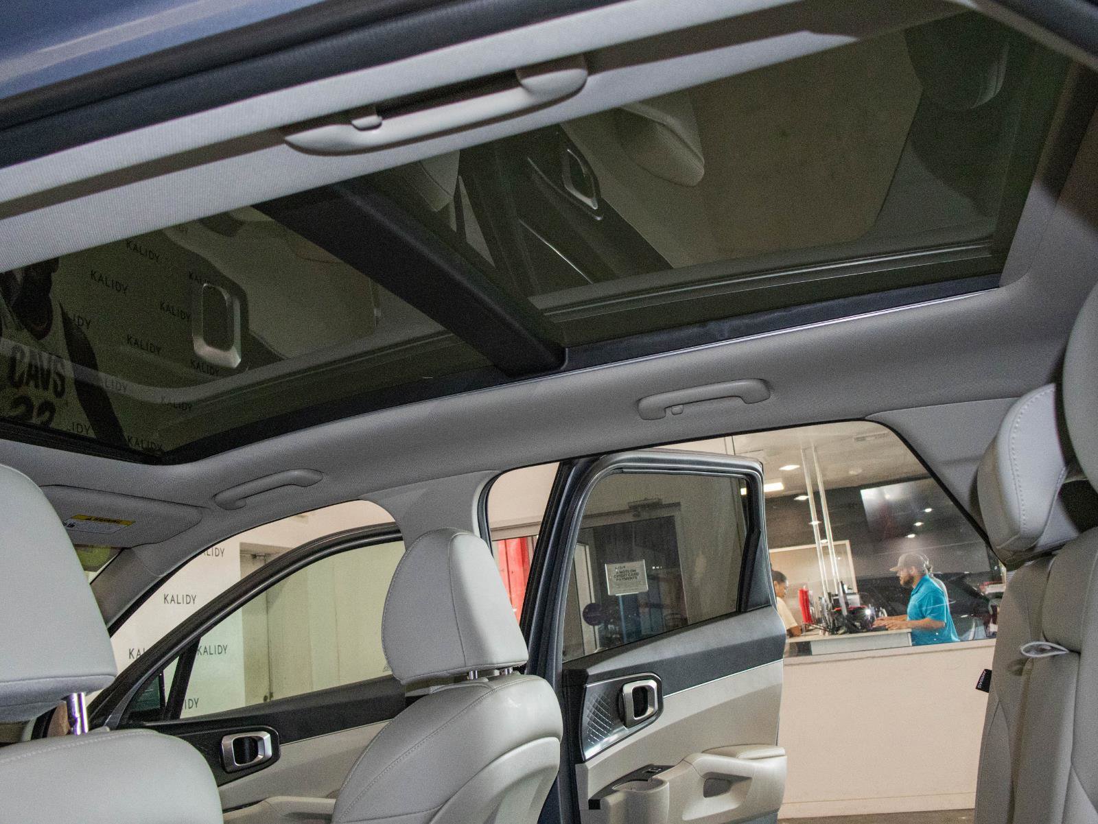 Used 2025 Kia Sorento S w/ Panoramic Sunroof Package FWD image 14