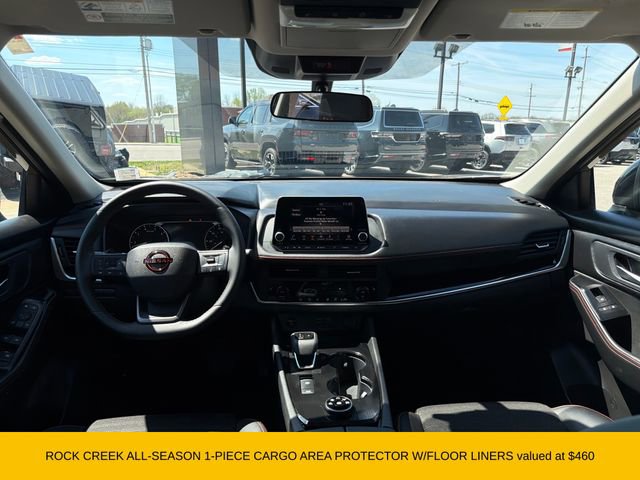 Used 2025 Nissan Rogue SV image 2
