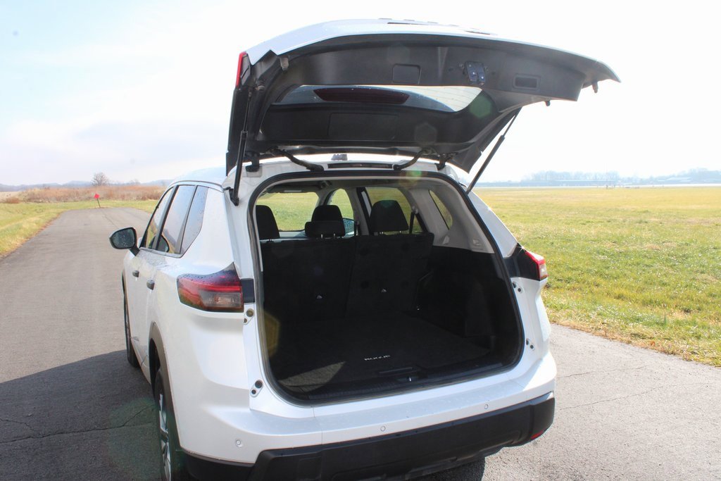 Used 2024 Nissan Rogue S image 32