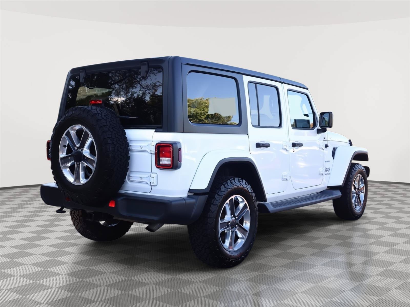 Used 2020 Jeep Wrangler Unlimited Sahara w/ Cold Weather Group AWD/4WD image 7
