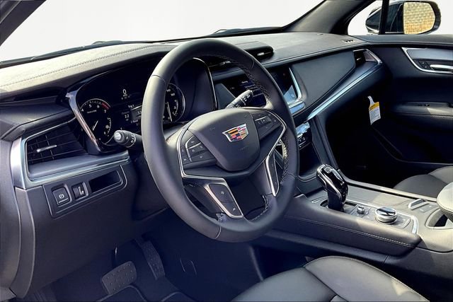 New 2025 Cadillac XT5 Luxury image 7