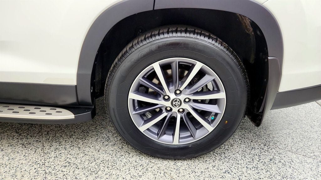 Used 2019 Toyota Highlander XLE AWD/4WD image 9