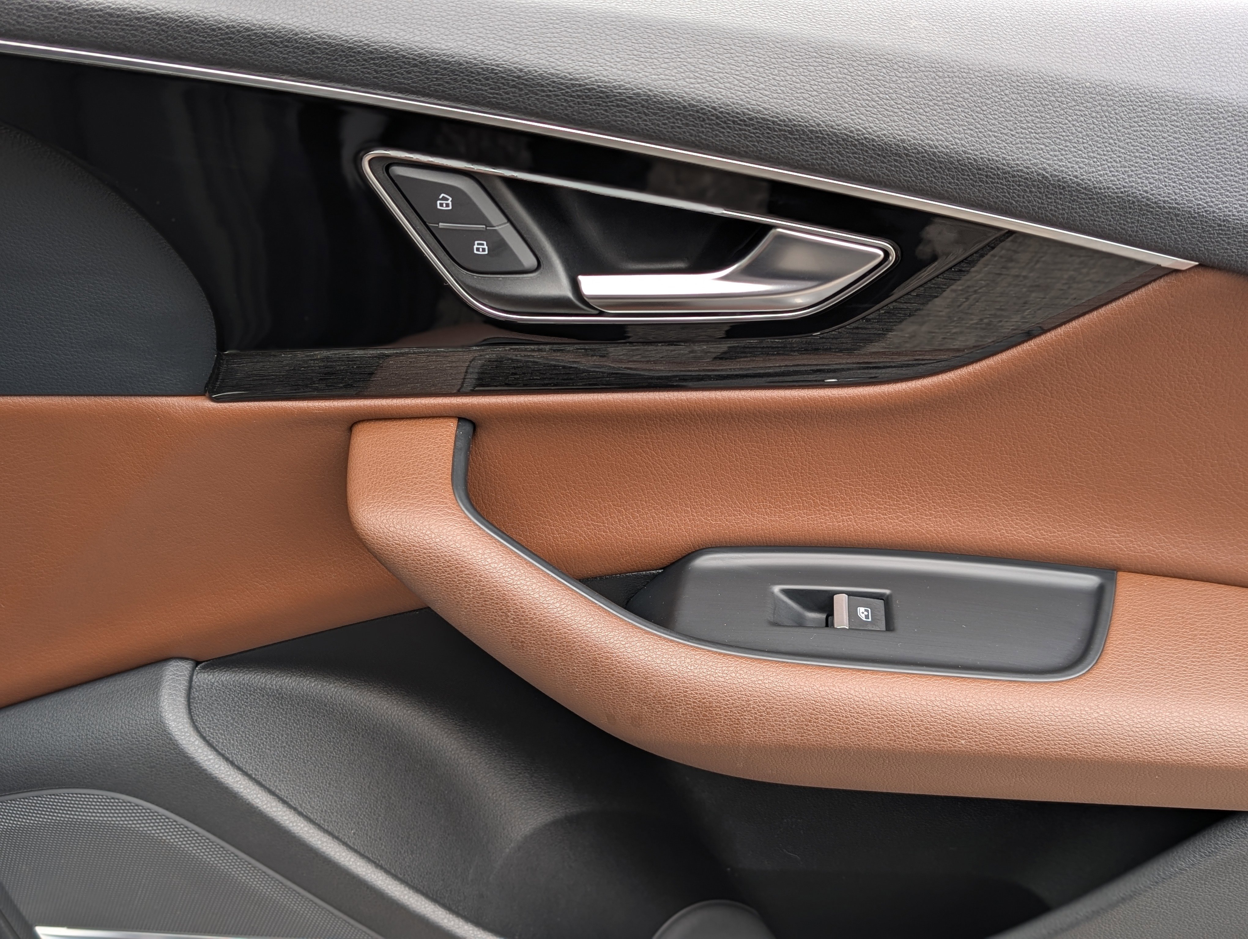 Used 2018 Audi Q7 3.0T Prestige w/ Prestige Package image 28