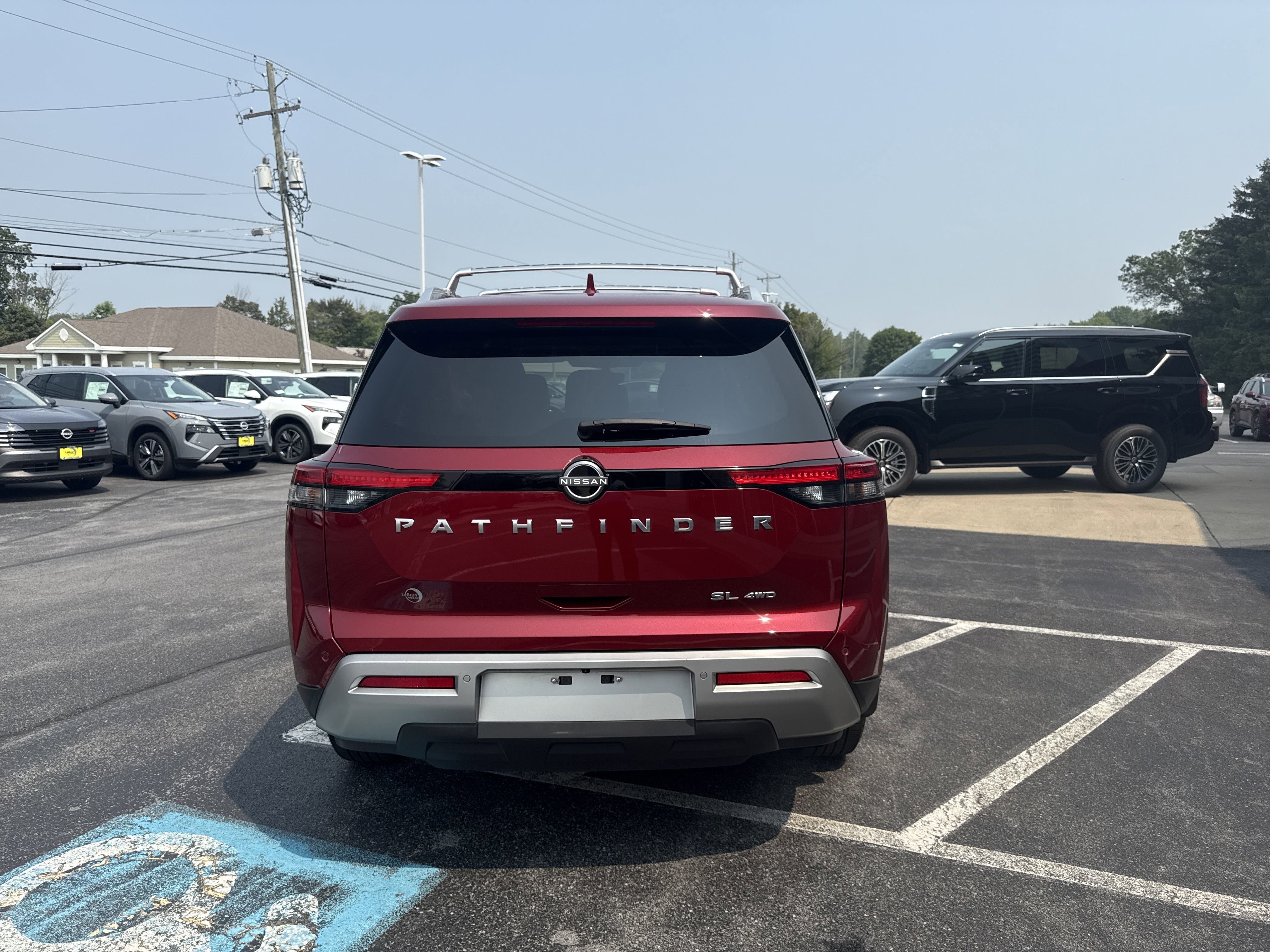 Used 2023 Nissan Pathfinder SL image 11