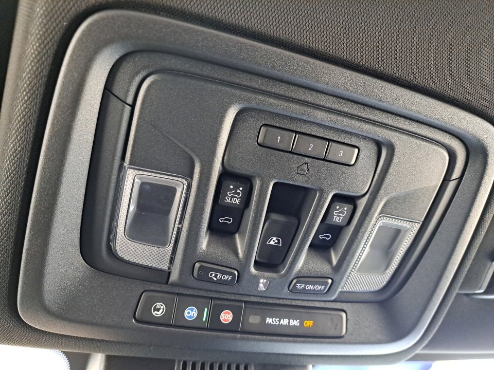 Certified 2025 GMC Sierra 1500 AT4 w/ AT4 Premium Package AWD/4WD image 31