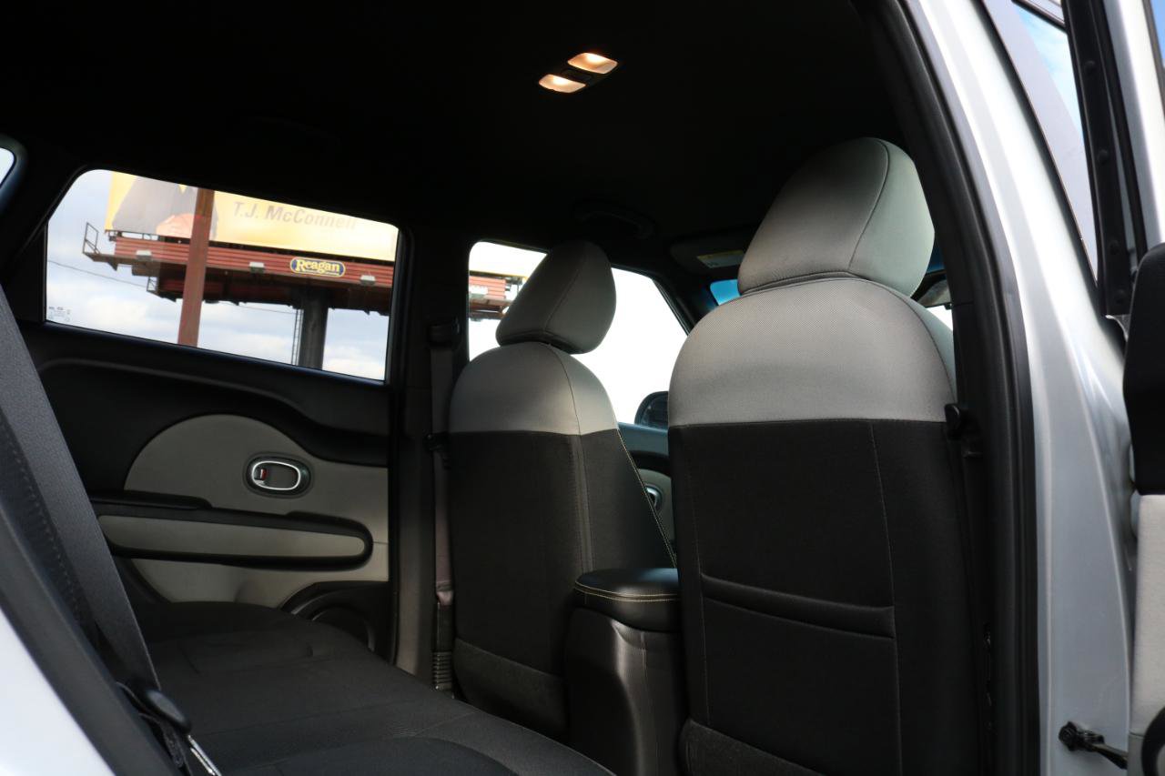 Used 2016 Kia Soul + FWD image 38
