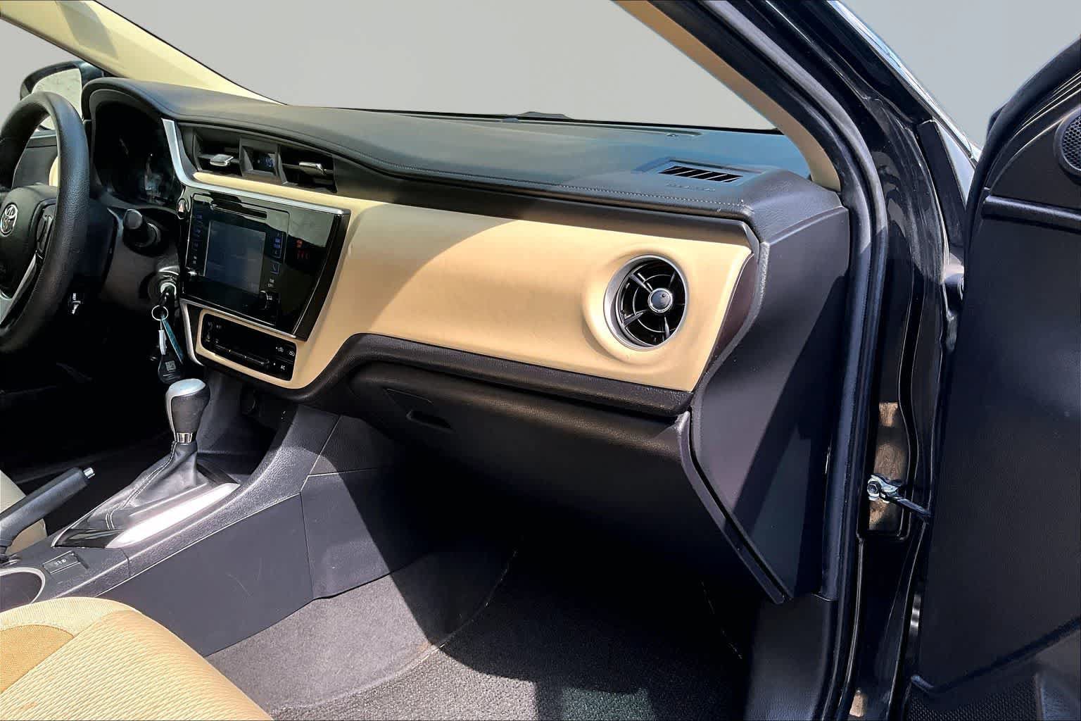 Certified 2019 Toyota Corolla LE FWD image 19