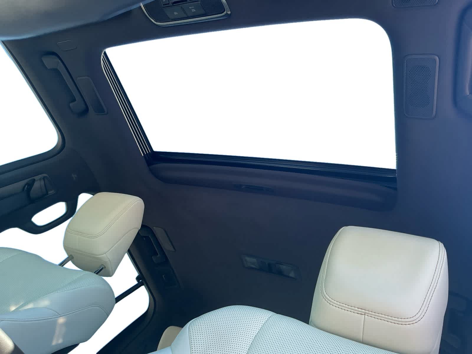 Used 2022 Lexus LX 600 4WD w/ Luxury Package image 16